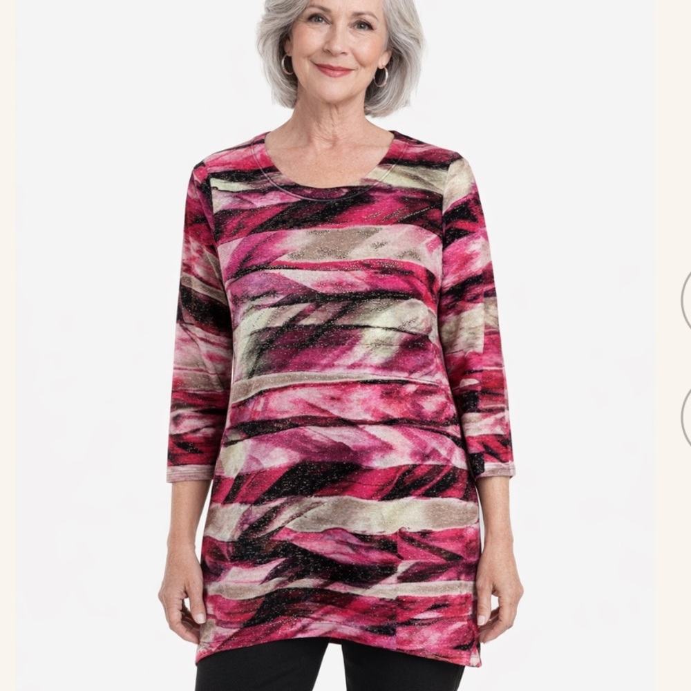 🆕 Chicos, ocean paints Tibby top three-quarter sleeve with sparkles